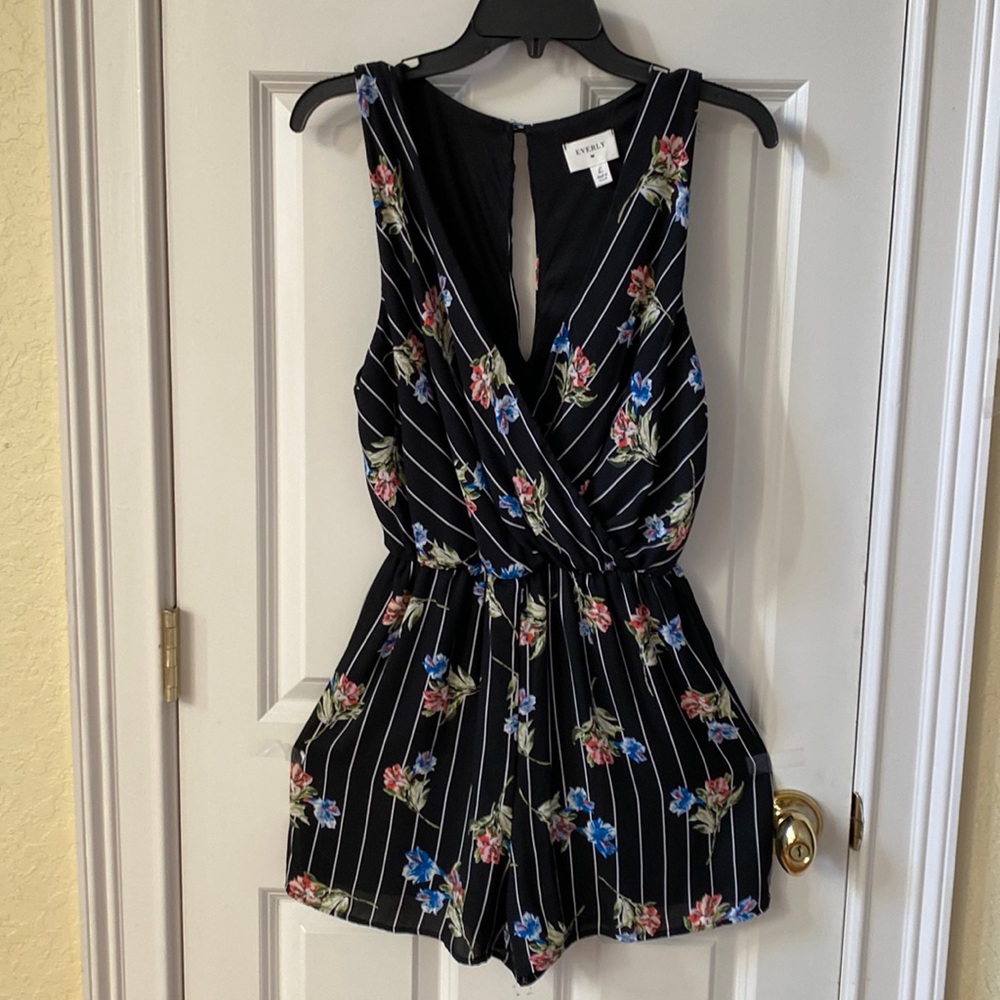 Everly Size Large Sleeveless Jumper black with white stripes and flowers